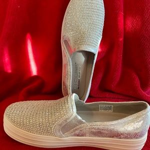 Skechers Street loafers party shoes womens 7 used silver sparkly. NYE!